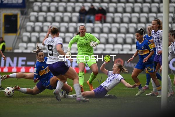 Intensive Abwehraktion im Strafraum