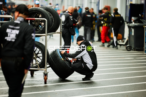 Boxenstopp-Vorbereitung ROWE RACING (14): Fabian Schiller, Luca Stolz, Maxime Martin