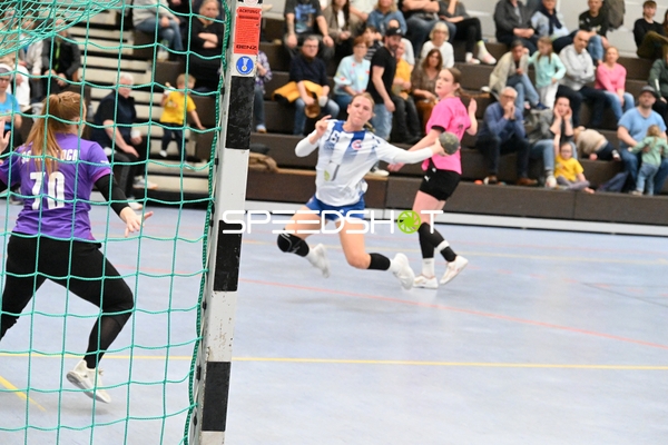 Spielerin von Tv Edingen in Aktion gegen SG Nussloch