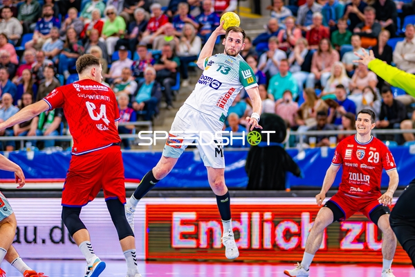 Wurf Josip Sarac (13;Frisch Auf Göppingen), Verteidigung Maximilian Hejny (64;SG BBM Bietigheim), Moritz Strosack (29;SG BBM Bietigheim)