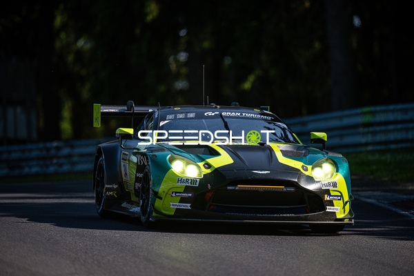 Falken Motorsports Porsche auf der Rennstrecke