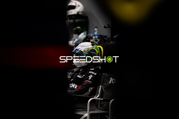 Rennfahrer in der Boxengasse