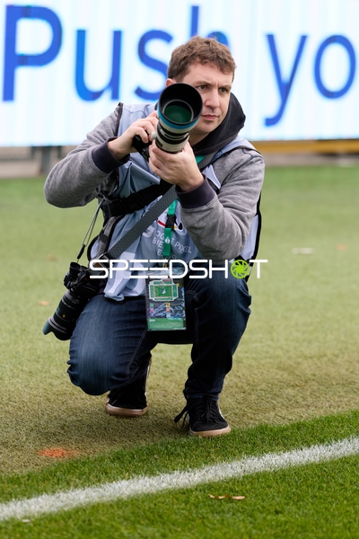 Fotograf am Spielfeldrand