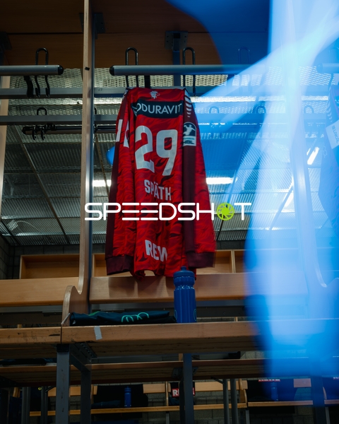 Trikot von David Späth (29; Rhein Neckar Löwen) im Umkleideraum