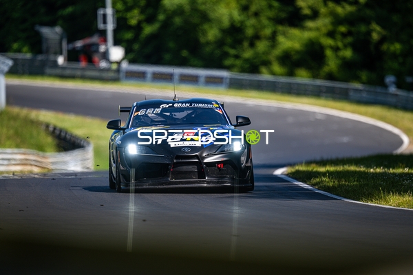 Rennfahrzeug auf der Rennstrecke