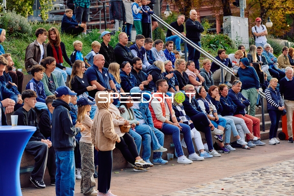 Zuschauer bei Teamvorstellung