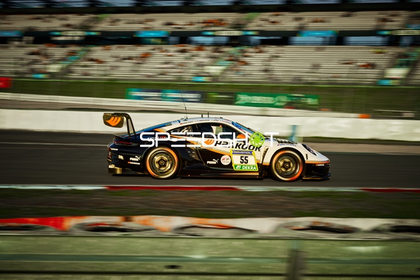 Rennfahrzeug auf der Rennstrecke