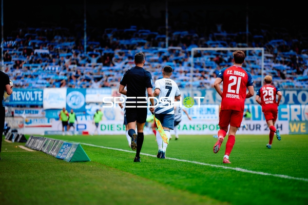 Lauf mit Ball Stanislav Fehler (7, SV Sandhausen) und Alexander Rossipal (21, FC Hansa Rostock)