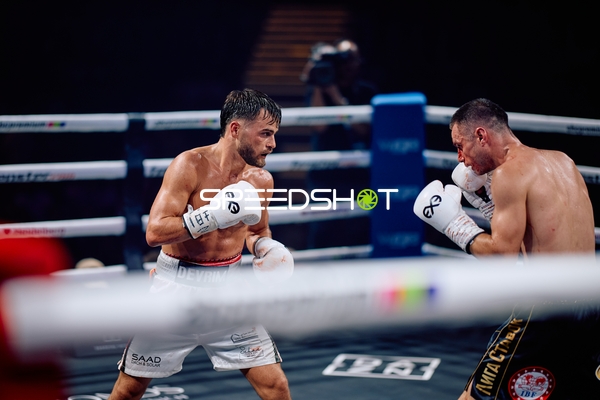 Boxer im Ring Devrim Gökduman (101; VIP)