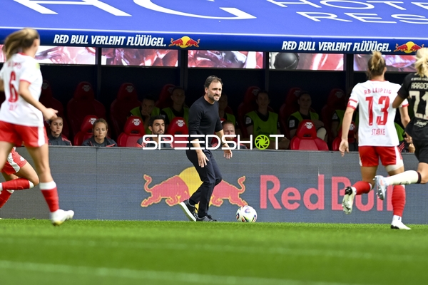 Trainer an der Seitenlinie