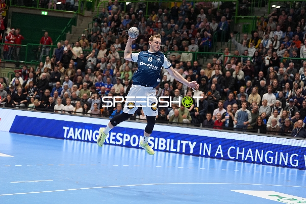 Nico Schöttle (8; Bergischer HC) in Aktion