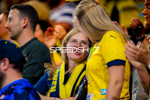 Fans beim Warmup in SAP Arena