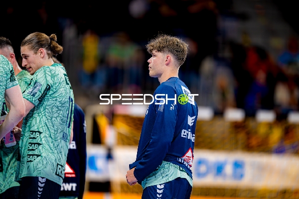 Abwehrposition von Spieler Juri Knorr (10; Rhein Neckar Löwen)