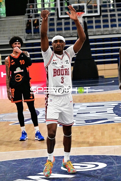 Tre Mitchell (3; JL Bourg Basket) auf dem Court