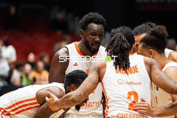 Szene mit Amadou Sow (12; NINERS Chemnitz) und Teamkollegen