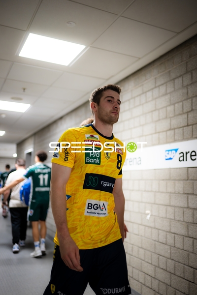 Tim Nothdurft (8; Rhein Neckar Löwen) läuft im Gang