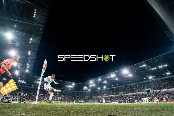 Eckstoß von Ismael Gharbi (11; FC Augsburg)