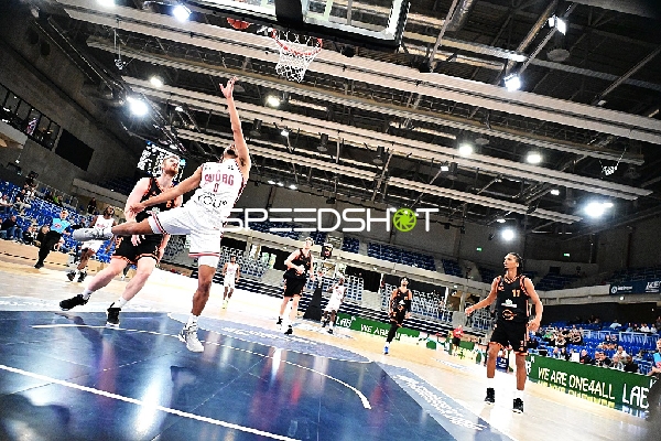 Wurfversuch von Darius McGhee (0; JL Bourg Basket)