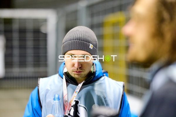 Person mit Mütze und Wasserflasche