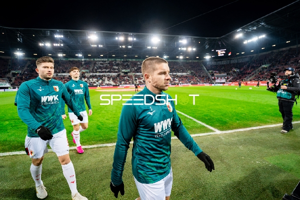 Spieler betreten Spielfeld