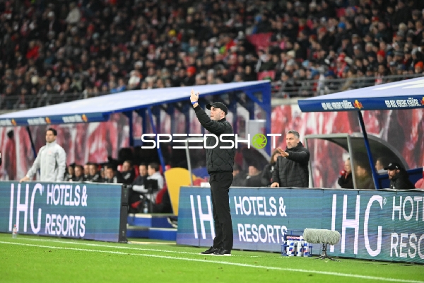 Trainer an der Seitenlinie