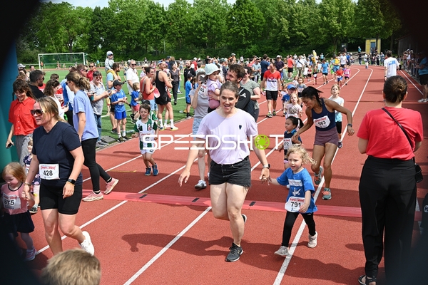 Gemeinsamer Lauf beim TVE Sommerlauf