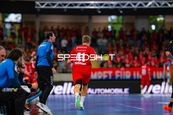 Till Hermann (41; SG BBM Bietigheim) positioniert sich