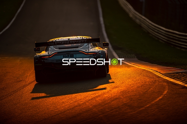 Rennfahrzeug auf der Strecke