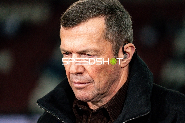 Nahaufnahme einer Person mit Headset