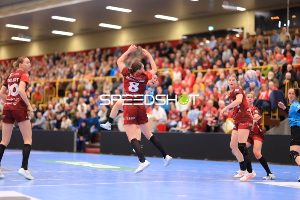 Szene mit Matilda Ehlert (10; HSG Bensheim/Auerbach) und Luca Farago (19; Thüringer HC)