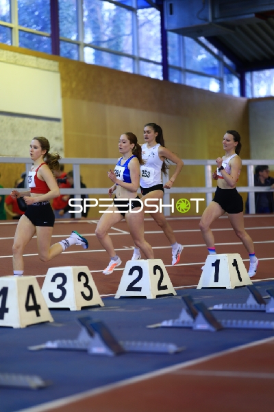 Startvorbereitung mit Eckhardt Lara Elea (253; LAC Frankenthal)