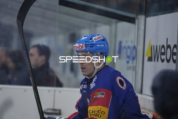 Reto Schäppi (91; EHC Kloten) fokussiert im Spiel