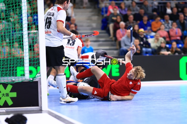 Kampf um den Ball vor dem Tor