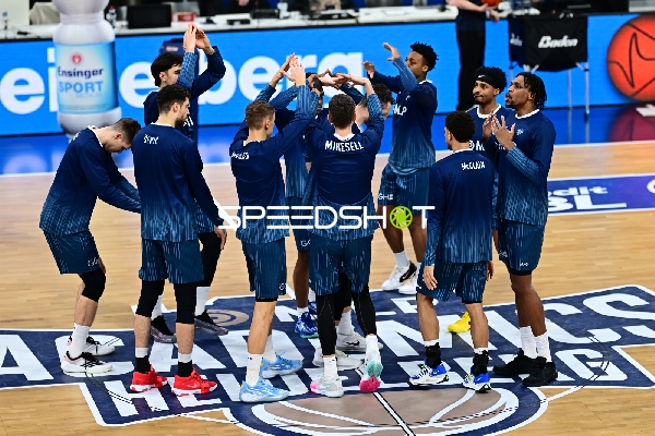 Szene mit Eric Reed Jr. (43; MLP Academics Heidelberg), Osun Osunniyi (12; MLP Academics Heidelberg) und Michael Weathers (20; MLP Academics Heidelberg)