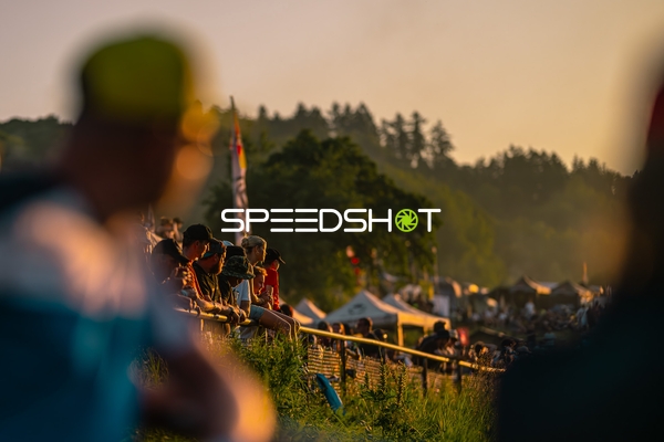 Zuschauer beim 24h Rennen 2025