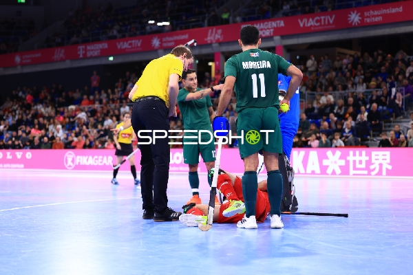 Ivo MOREIRA (11; Portugal) und Fabio Vieira (13; Portugal) im Gespräch