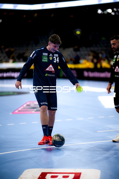 Spieler mit Ball in der Halle