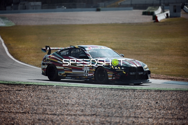 Rennauto auf der Rennstrecke in Hockenheim