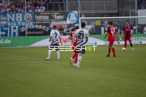 Spielszene Stanislav Fehler (7, SV Sandhausen), Marco Schikora (21, SV Sandhausen), Benno Dietze (42, FC Hansa Rostock)