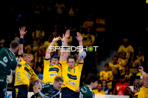 Abwehrkampf zwischen Robert Timmermeister (7; Rhein Neckar Löwen) und 0; ThSV Eisenach