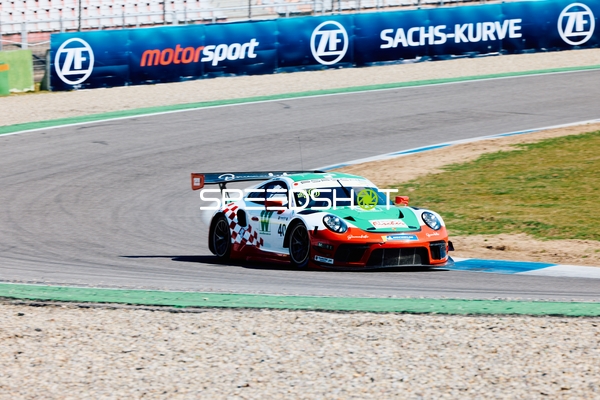 Rennauto Nummer 88 in Aktion