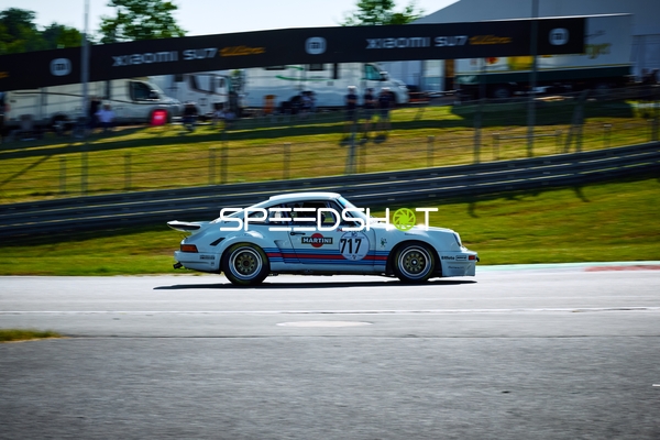 Fahrzeug {null_717} auf Strecke