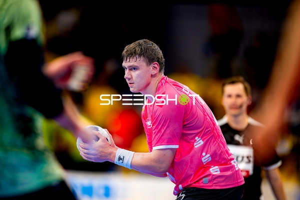 Spieler passt den Ball