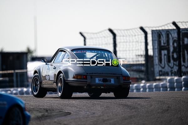 Klassischer Porsche 911 auf der Rennstrecke
