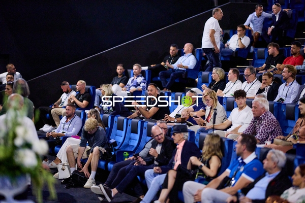 Ringside-Zone Face-Off Publikum