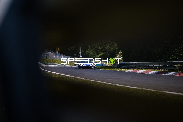 Fahrzeug auf der Rennstrecke