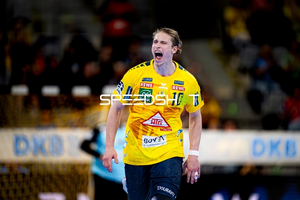 Juri Knorr (10; Rhein Neckar Löwen) jubelt nach Tor