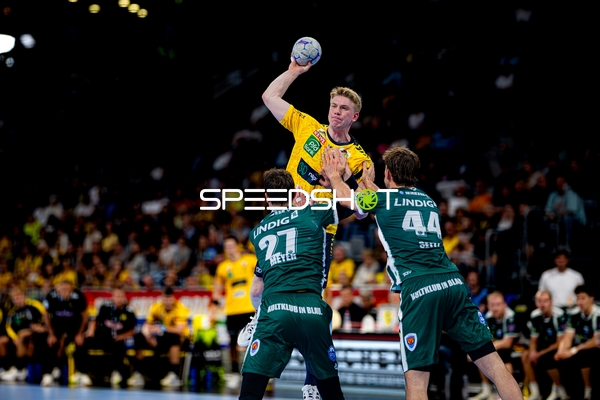 Haukur Thrastarson (25; Rhein Neckar Löwen) wirft aufs Tor