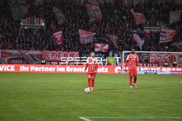 Freistoßvorbereitung Stanislav Fehler (11; FC Rot Weiß Erfurt) und Maxime Alagao (6; FC Rot Weiß Erfurt)