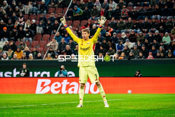 Torwart Frederik Rönnow (1; 1. FC Union Berlin) in Aktion